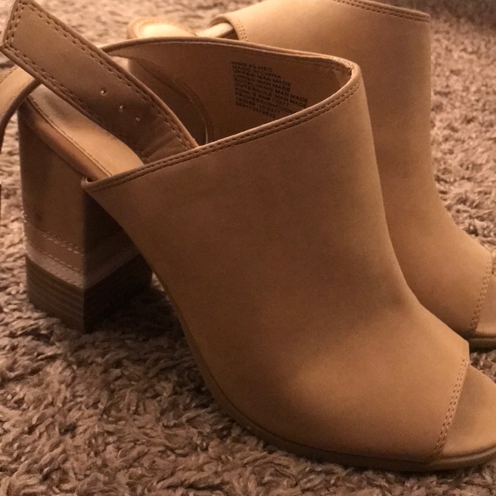 tan heels